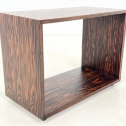 Mid Century juodmedžio lukšto pastatoma lentyna 36,5x72x53,5 cm