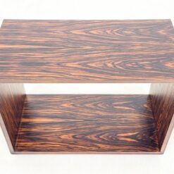 Mid Century juodmedžio lukšto pastatoma lentyna 36,5x72x53,5 cm