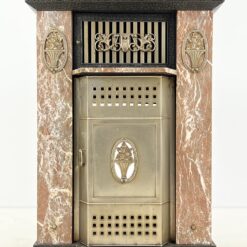 Art Nouveau stiliaus židinio apdaila iš marmuro ir metalo 51x93x125 cm