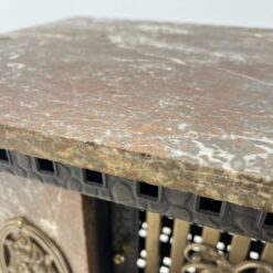 Art Nouveau stiliaus židinio apdaila iš marmuro ir metalo 51x93x125 cm