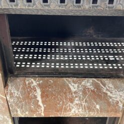 Art Nouveau stiliaus židinio apdaila iš marmuro ir metalo 51x93x125 cm