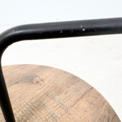 Modernus metalinis staliukas su medžio lukšto stalviršiumi 45x45x65 cm