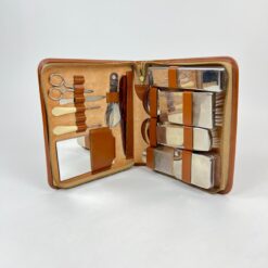 Vintažinė odinė vyriška kelioninė kosmetinė su priedais 21,5x24x5,5 cm