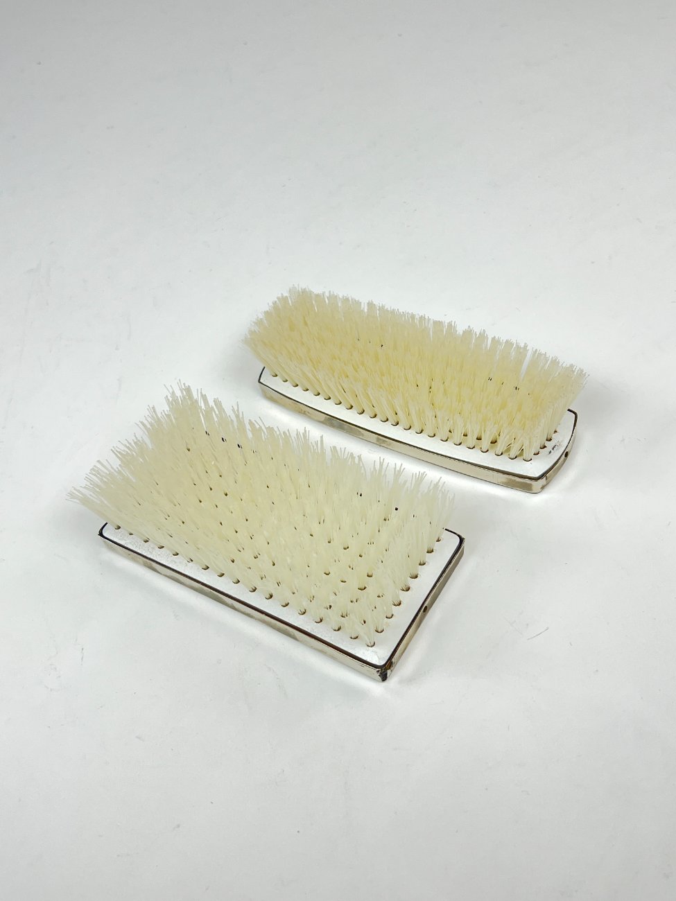 DL0392-vonios-prekes-12 Vintažinė odinė vyriška kelioninė kosmetinė su priedais 21,5x24x5,5 cm