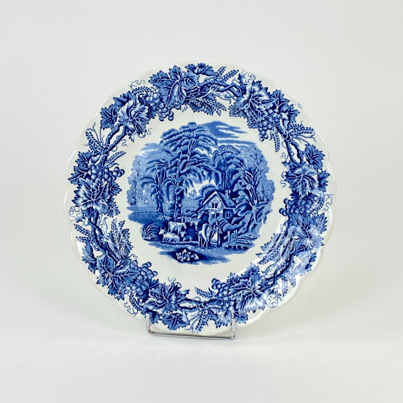 DM0216-lekstes-padeklai-tortines-0 Keramikinė Booths lėkštė “British Scenery” A8024 25x25x2,5 cm