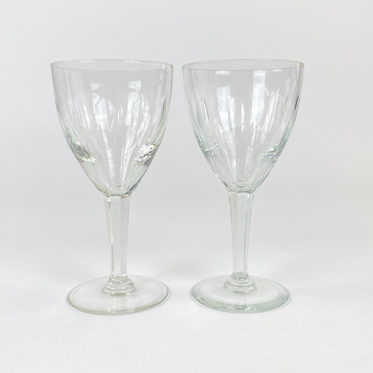 DM0227-stikliniai-indai-1 Stiklinės taurės 2 vnt. komplektas po 280 ml 9x9x18 cm