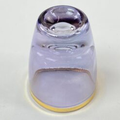 Stiklinė violetinės spalvos taurelė su aukso spalvos apvadu 50 ml 4x4x5 cm