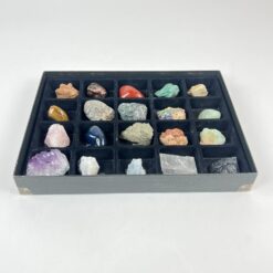 20 vnt. mineralų komplektas dėžutėje 33x25x4,5 cm