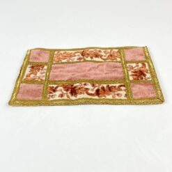 Stačiakampė rožinių ir aukso atspalvių stalo servetėlė 29,5x20x0,4 cm