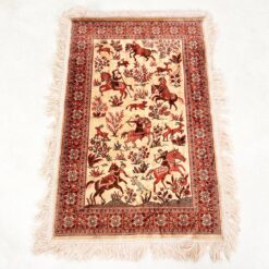 Gamyklinis sintetinio pluošto kilimas su medžioklės motyvais 115x80x0,3 cm