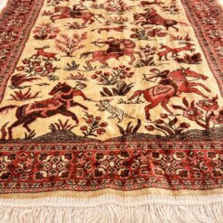 Gamyklinis sintetinio pluošto kilimas su medžioklės motyvais 115x80x0,3 cm