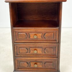 Raudonmedžio spintelė 29x51x78 cm