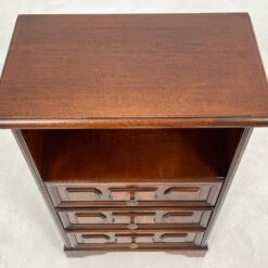 Raudonmedžio spintelė 29x51x78 cm