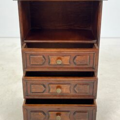 Raudonmedžio spintelė 29x51x78 cm