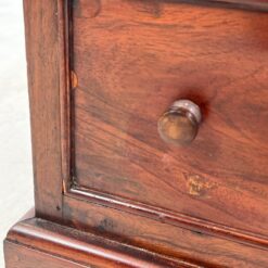 Raudonmedžio sekreteras 52x52x125 cm