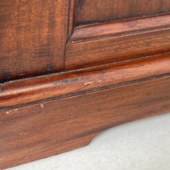 Raudonmedžio sekreteras 52x52x125 cm