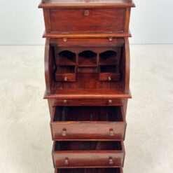 Raudonmedžio sekreteras 52x52x125 cm