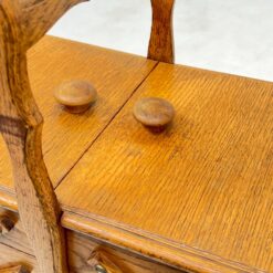 Ąžuolinė siuvinėjimo reikmenų spintelė 28,5x57x69 cm