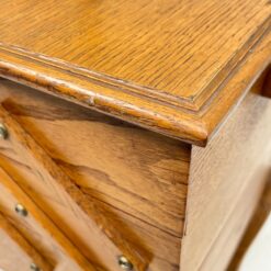 Ąžuolinė siuvinėjimo reikmenų spintelė 28,5x57x69 cm