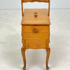 Ąžuolinė siuvinėjimo reikmenų spintelė 28,5x57x69 cm