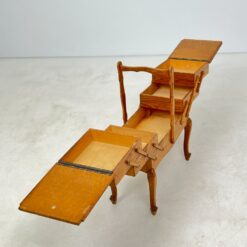 Ąžuolinė siuvinėjimo reikmenų spintelė 28,5x57x69 cm