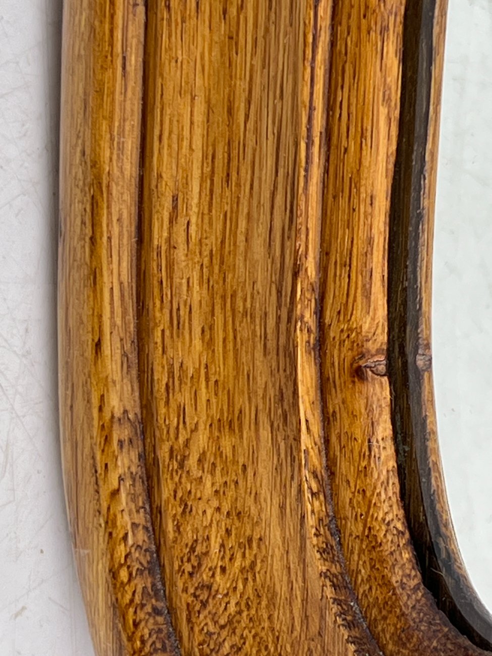 DP0087-veidrodziai-10 Pakabinamas veidrodis ąžuoliniame drožinėtame rėme 3x48x85 cm