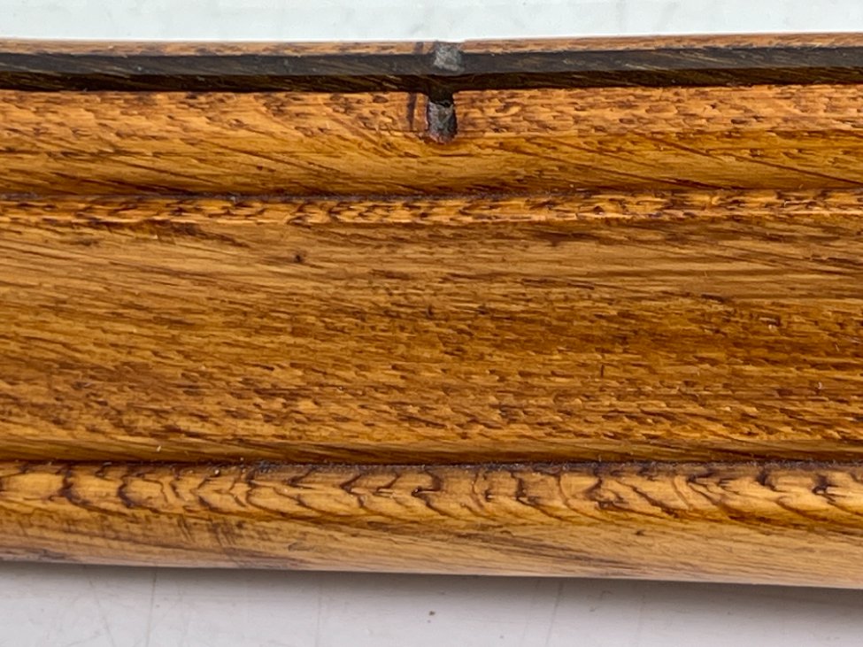 DP0087-veidrodziai-11 Pakabinamas veidrodis ąžuoliniame drožinėtame rėme 3x48x85 cm