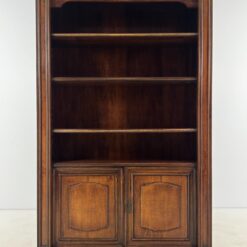 Klasikinio stiliaus riešutmedžio knygų lentyna 44,5x142x210 cm