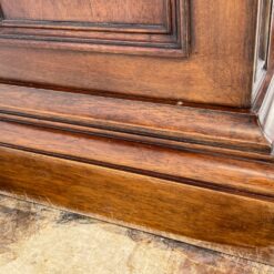 Klasikinio stiliaus riešutmedžio knygų lentyna 44,5x142x210 cm