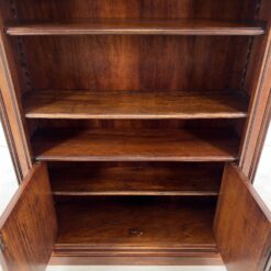 Klasikinio stiliaus riešutmedžio knygų lentyna 44,5x142x210 cm