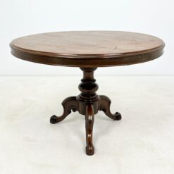 Apvalus raudonmedžio valgomojo stalas 110x110x76,5 cm