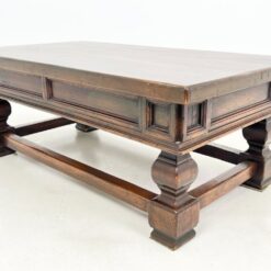 Sendintas riešutmedžio staliukas su dviejais stalčiais 67x120x46 cm