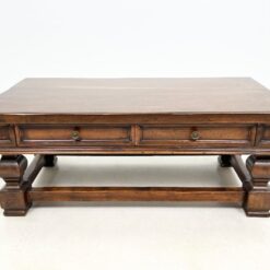 Sendintas riešutmedžio staliukas su dviejais stalčiais 67x120x46 cm