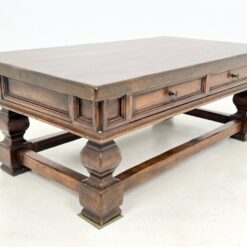 Sendintas riešutmedžio staliukas su dviejais stalčiais 67x120x46 cm