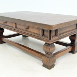 Sendintas riešutmedžio staliukas su dviejais stalčiais 67x120x46 cm