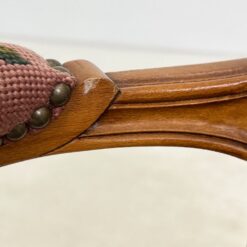 Riešutmedžio krėslas su gėlių raštų gobelenu 62x60x86 cm, 42 cm