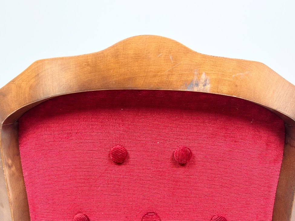 DP0122-valgomojo-kreslai-11 Raudonmedžio krėslas su raudonu gobelenu 53x59x90 cm, 47 cm
