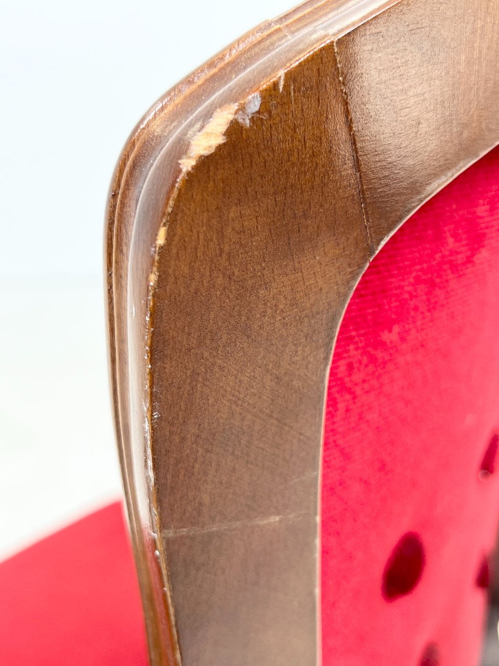 DP0122-valgomojo-kreslai-12 Raudonmedžio krėslas su raudonu gobelenu 53x59x90 cm, 47 cm