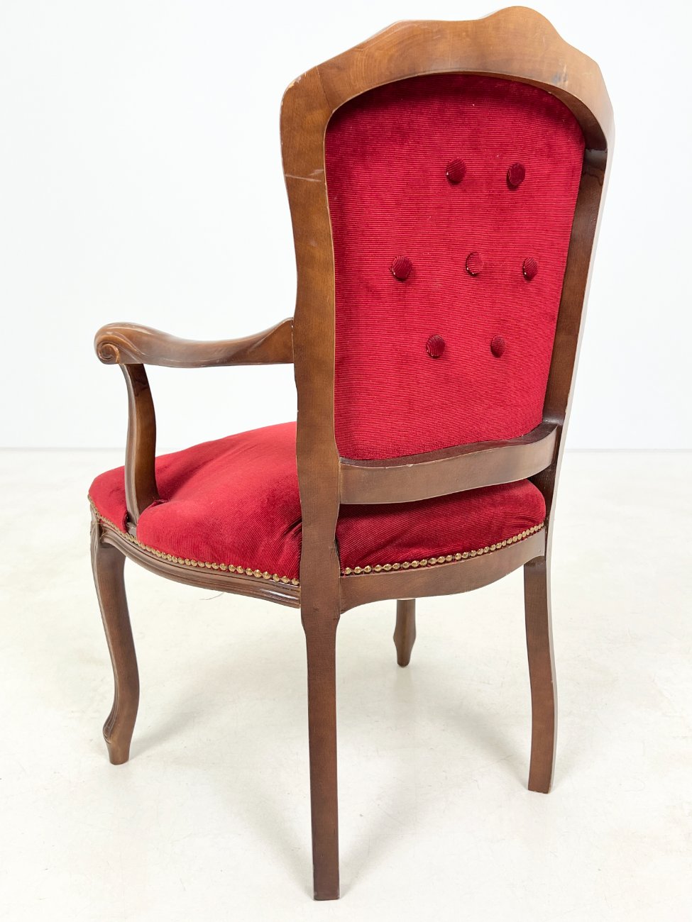 DP0122-valgomojo-kreslai-9 Raudonmedžio krėslas su raudonu gobelenu 53x59x90 cm, 47 cm