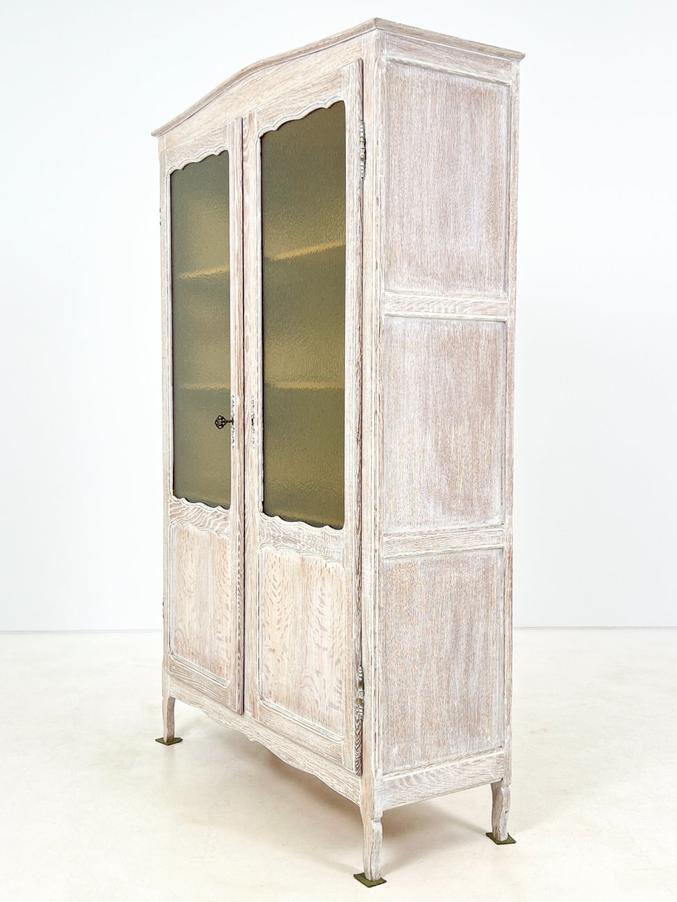 DP0127-bufetai-3 Provanso stiliaus balintas ąžuolinis bufetas 38x105x169 cm