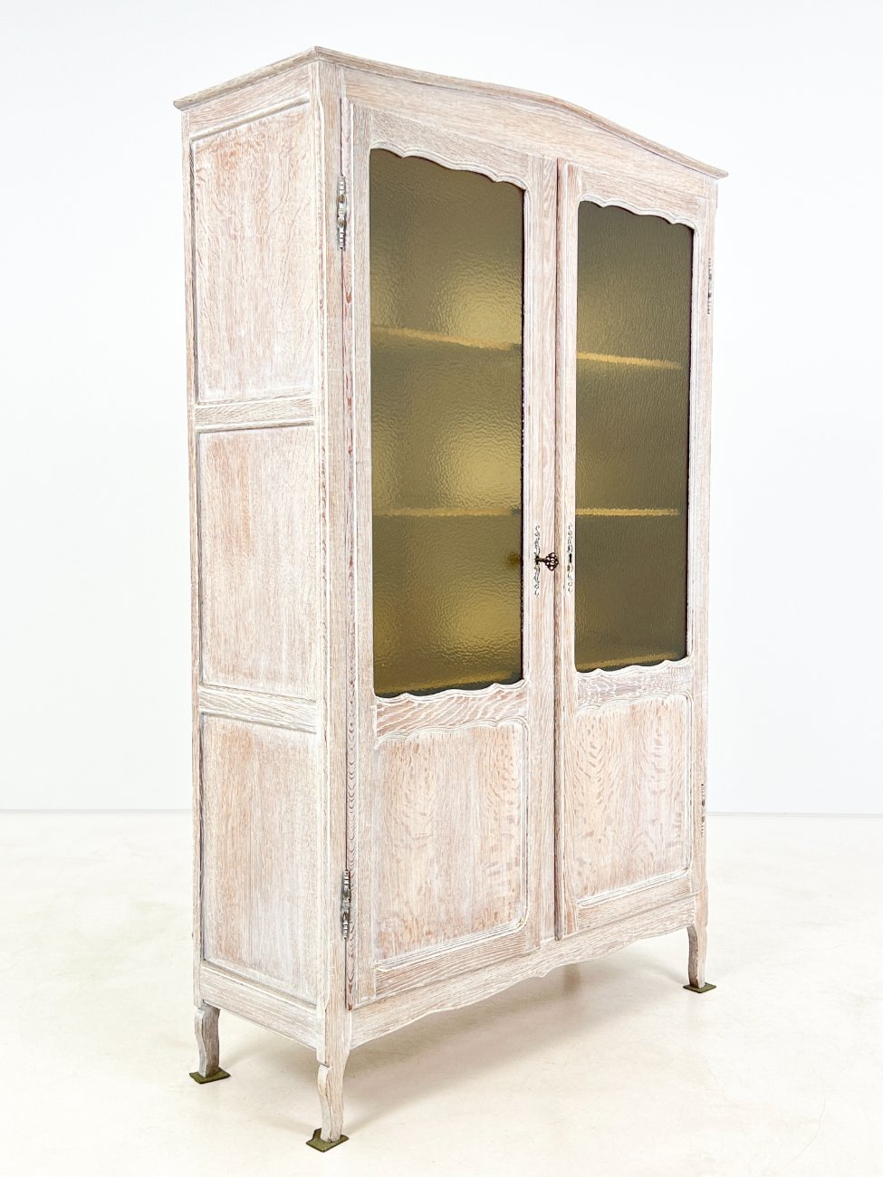 DP0127-bufetai-4 Provanso stiliaus balintas ąžuolinis bufetas 38x105x169 cm