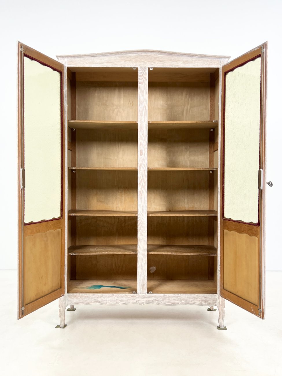 DP0127-bufetai-5 Provanso stiliaus balintas ąžuolinis bufetas 38x105x169 cm