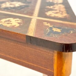 Trikampio formos muzikinis staliukas su inkrustacijomis 34,5x39x43 cm