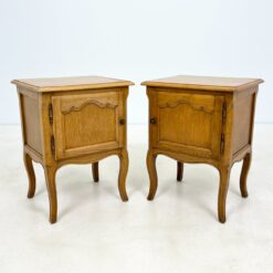 Ąžuolinės spintelės prie lovos 2 vnt. Komplektas 40x47x63,5 cm