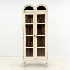 Medinė baltos spalvos vitrina dvigubo išgaubimo stogu 38x82,5x195 cm