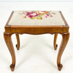 Ąžuolinis pufas su gėlių raštų gobelenu 33×46,5×48 cm