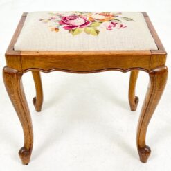 Ąžuolinis pufas su gėlių raštų gobelenu 33×46,5×48 cm