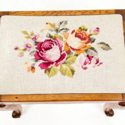 Ąžuolinis pufas su gėlių raštų gobelenu 33×46,5×48 cm