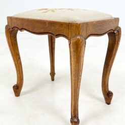 Ąžuolinis pufas su gėlių raštų gobelenu 33×46,5×48 cm