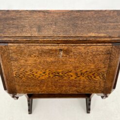 Ąžuolinis sekreteras su dviejomis lentynomis 32x61x100 cm